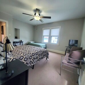SunRise Room Overlooks Backyard: 1 Queen and 1 Twin Bed, Vanity, Mirror, Roku TV