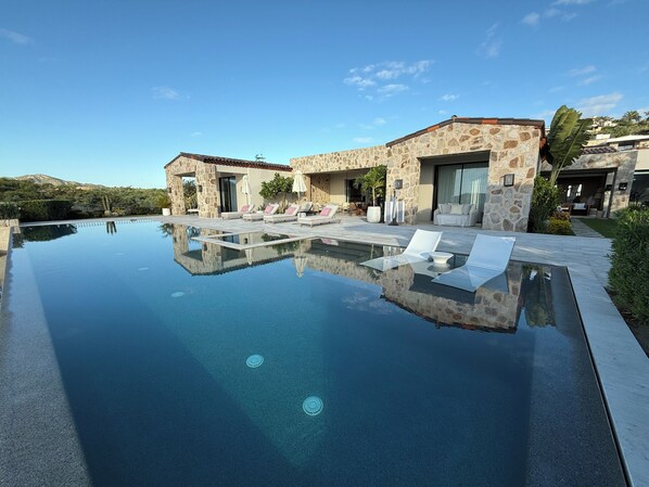 Infinity pool