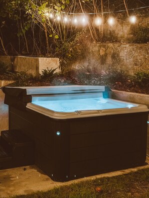 4 person Viking Hot Tub