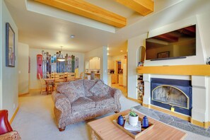 Living Room | Smart TV | Fireplace | Single-Story Unit