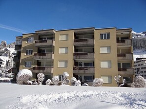 Ciel, Bâtiment, Fenêtre, Plante, Neige, Design Urbain, Quartier, Zone Résidentielle, Condominium, Arbre