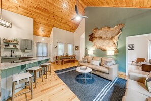 Open plan kitchen & living area