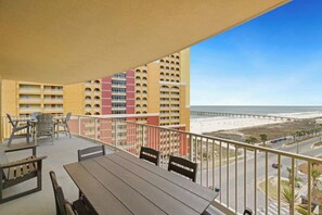 Outdoor dining in the balcony with seating for 6