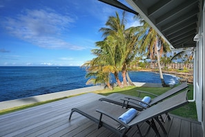 PRIVATE LANAI OCEANFRONT LOUNGING