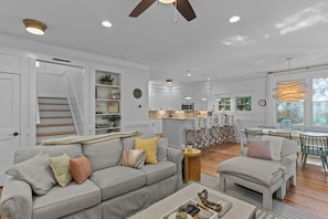 The open floorplan is great for relaxed vacations and family gatherings.