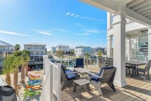 Main floor deck