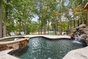 Gorgeous pool (winterized in winter months)