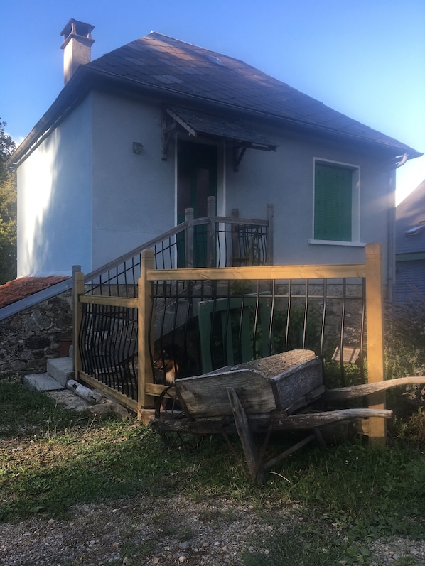 Porch and entrance
