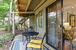large deck w fire-pit and BBQ
