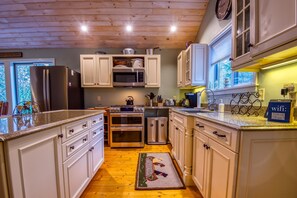 Fully Applianced Kitchen
