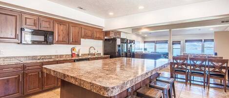 Forget restaurants! This kitchen has everything for delicious home-cooked meals.