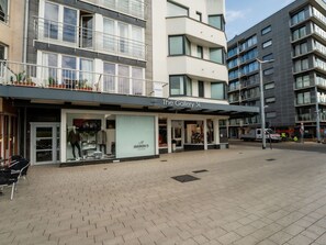 Gebäude, Eigentum, Fenster, Urban Design, Eigentumswohnung, Grundeigentum, Fassade, Stadt, Strasse, Strassenbelag