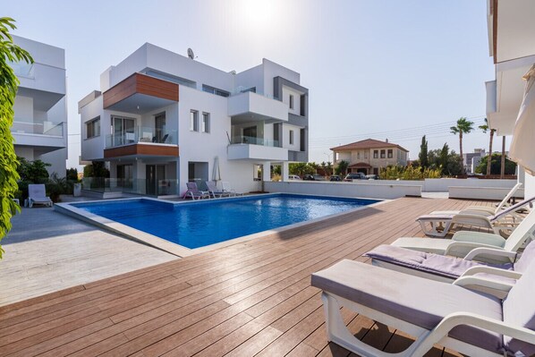 Outdoor Shared Pool