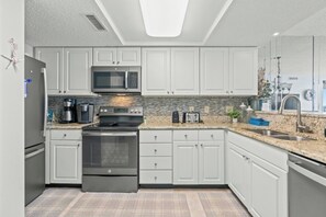 All modern appliances to make meal preparation a breeze.