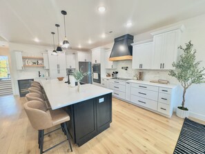 Luxury kitchen fully equipped to prepare delicious meals for the whole family.