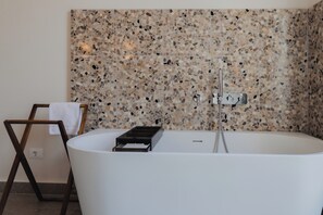 En-suite Bathroom - Bathtub