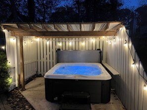 6-person Hot Tub