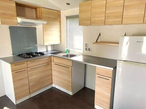 Cabinetry, Countertop, Kitchen, Kitchen Stove, Kitchen Sink, Wood, Sink, Building, Interior Design, Flooring