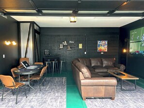 Enjoy a stylish Nashville getaway in this chic game room, perfect for large groups! Featuring a cozy sectional, vibrant poker table, and great entertainment, it's ideal for bachelorette parties or family reunions. Relax in luxury while experiencing the thrill of Music City!