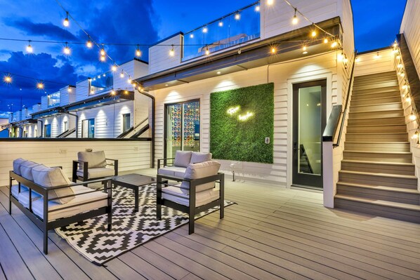 Enjoy cocktails and sunset views from this chic rooftop deck in Downtown Nashville. With cozy seating and twinkling lights, it's perfect for bachelorette parties and memorable group getaways!