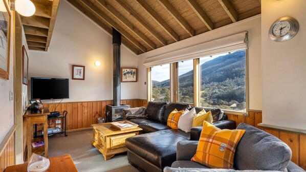 Living Area Banjo 4