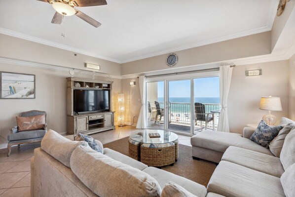 Spacious living room