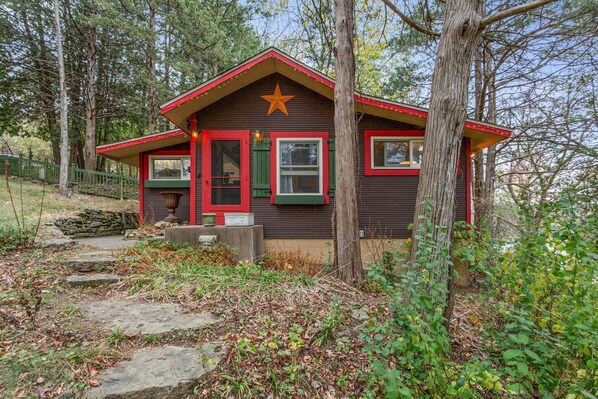 Cabin Rear Exterior.