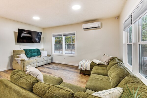 Statham Vacation Rental | 4BR | 2BA | 1,716 Sq Ft | Step-Free Access