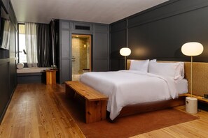 Unit with 1 King Bed