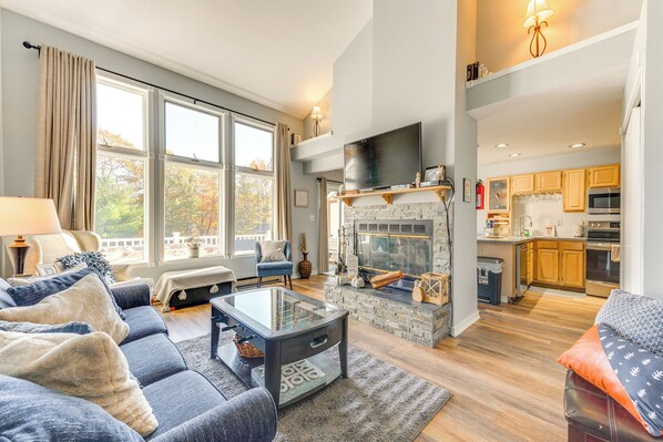 Lake Harmony Vacation Rental | 3BR | 2.5BA | 1,350 Sq Ft | 3 Steps to Enter