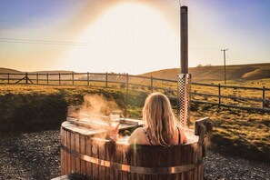 Hot Tub / whirlpool bath (Outdoor)