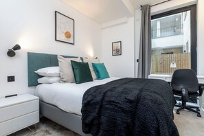 Second bedroom with private bathroom, with king size bed (150 x 200 cm) wardrobe, desk and chair