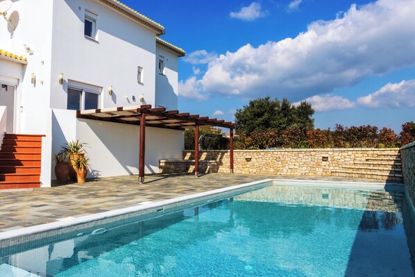 SWIMMING POOL
4X10m Pool, 1.5m depth with hard cover