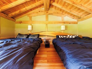 ・[Bedroom] A double bed where you can relax and stretch out your limbs.