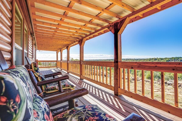 Stephenville Vacation Rental | 2BR | 2BA | 1,000 Sq Ft | 2 Steps Required