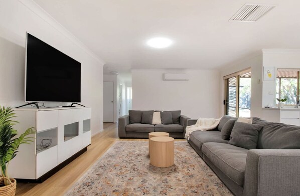 Bourkelands Family Nook | Large Family Home, Pet Friendly