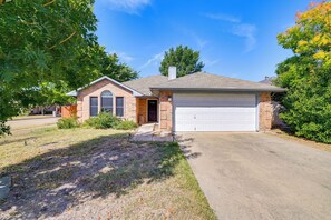 Home Exterior | Keyless Entry | Close to Historic Downtown
