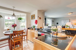 Dining Area | Kitchen