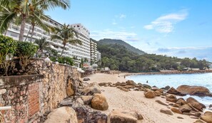 Stay at one of the most iconic beaches in the bay: Playa Gemelas