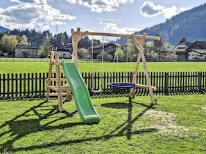 Herbe, Colline, Pelouse, Chaîne De Montagnes, Équipement Extérieur Play, Jardin, Loisir, Prairie, Toboggan, Parc