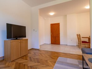 Meubles, Cabinetry, Bâtiment, Confort, Bois, Design Intérieur, Porte, Sol, Maison, Sol