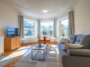 Meubles, Propriété, Cabinetry, Fenêtre, Bois, Bâtiment, Design Intérieur, Sol, Sol, Salon