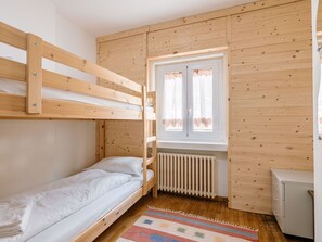 Tabelle, Möbel, Couch, Fenster, Holz, Bilderrahmen, Interior Design, Wohnzimmer, Fussboden, Gebäude