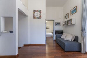 Autumn, Kitchen, Living Room, Spring, Summer