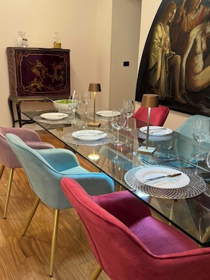 Dining Room (can seat up to 12)