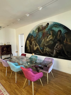 Dining Room (can seat up to 12)