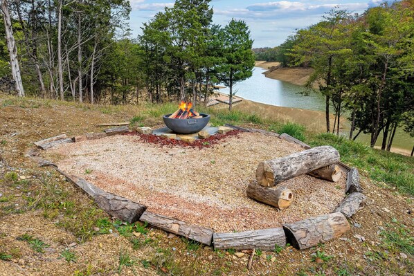 kozy-retreat-at-the-lake-41