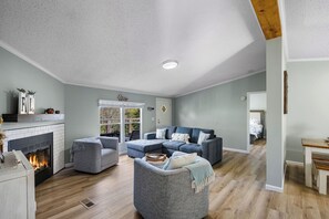 kozy-retreat-at-the-lake-6