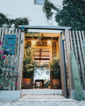 CNuez Frontdoor 3