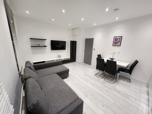 Living Room / Lounge